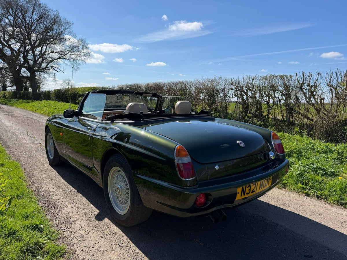 1995 MG RV8 — source photo 5 of 25