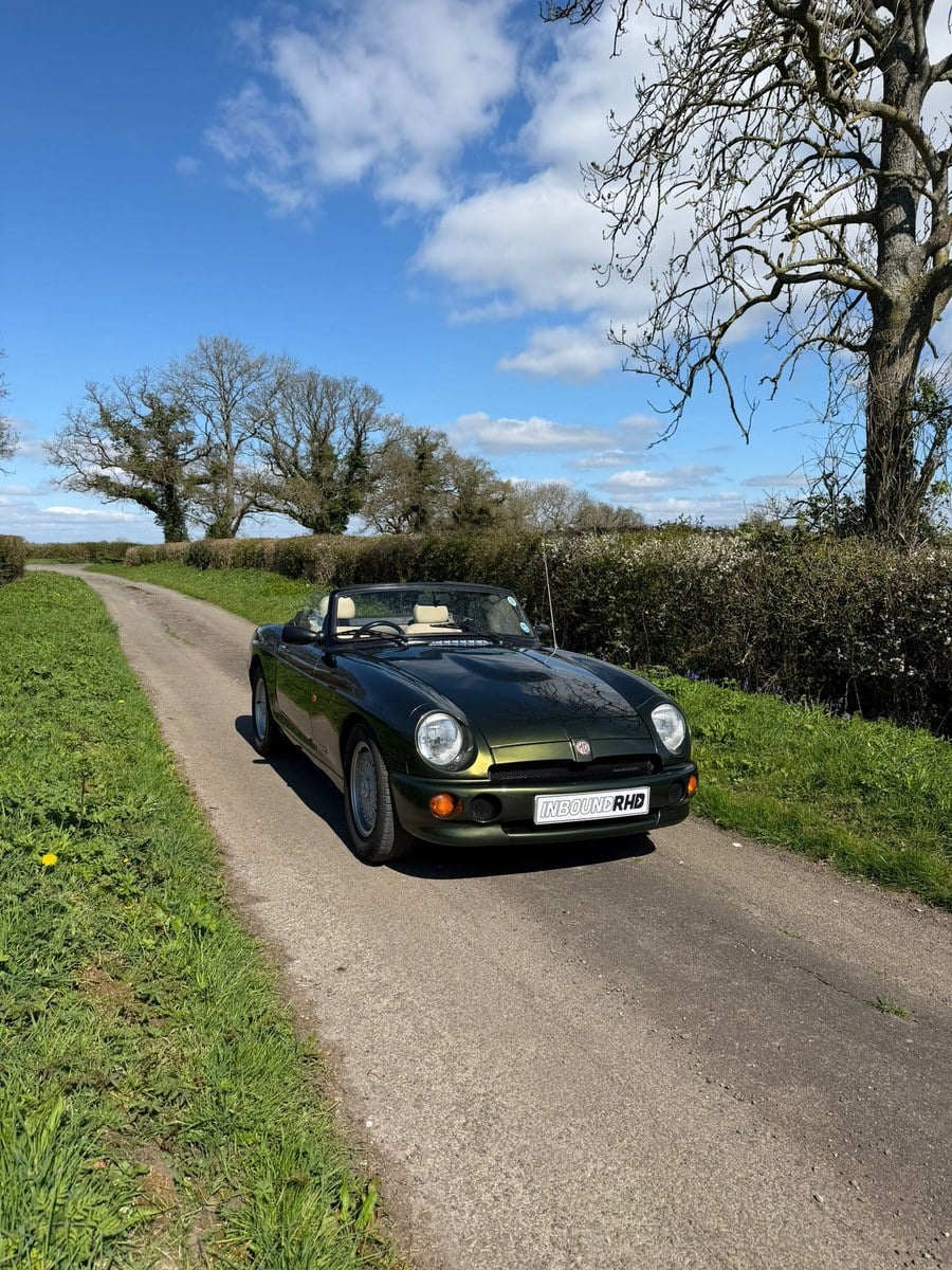 1995 MG RV8 — source photo 1 of 25